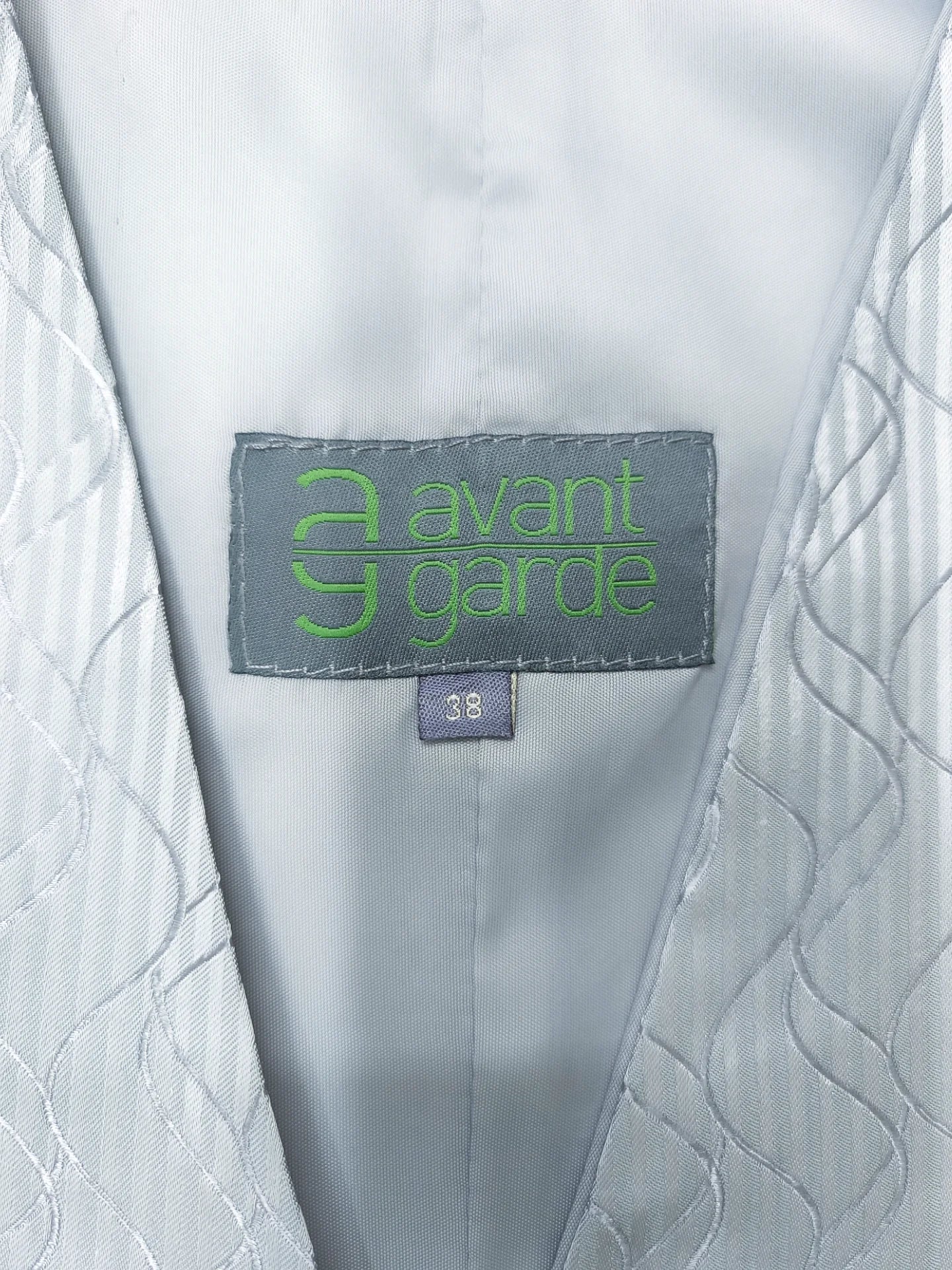 Avant Garde - [M]