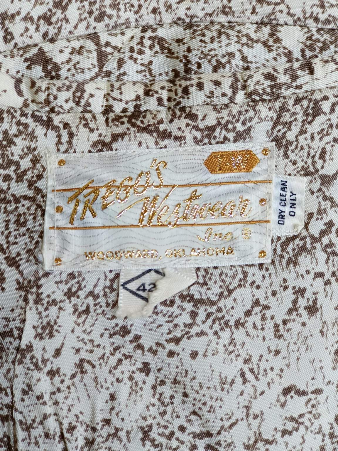 Trego's Westwear - [L]