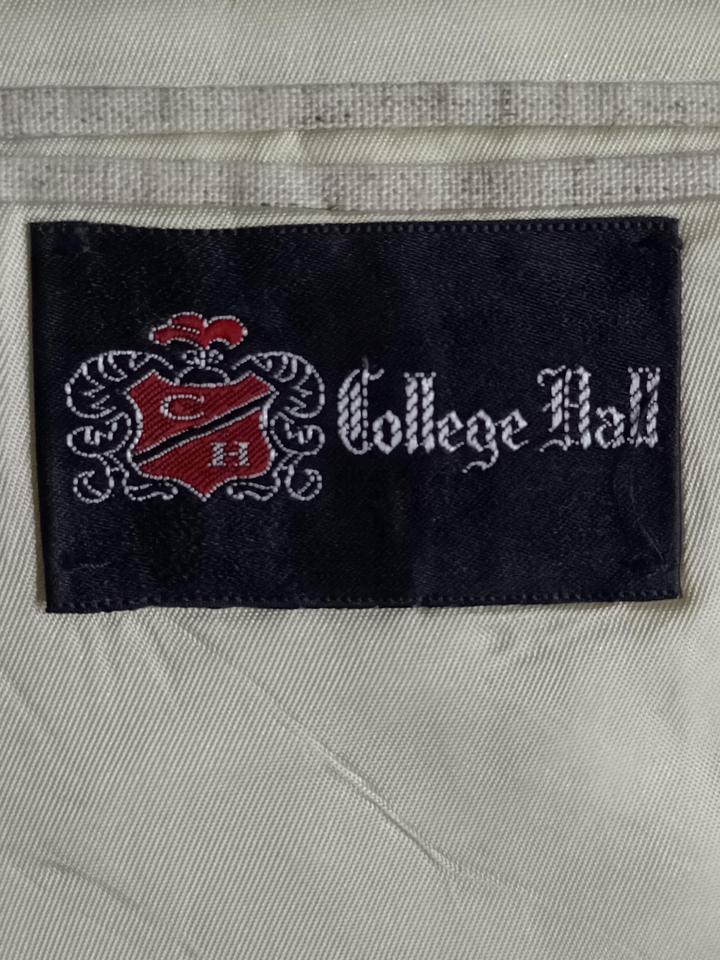 College Hall - [XL]