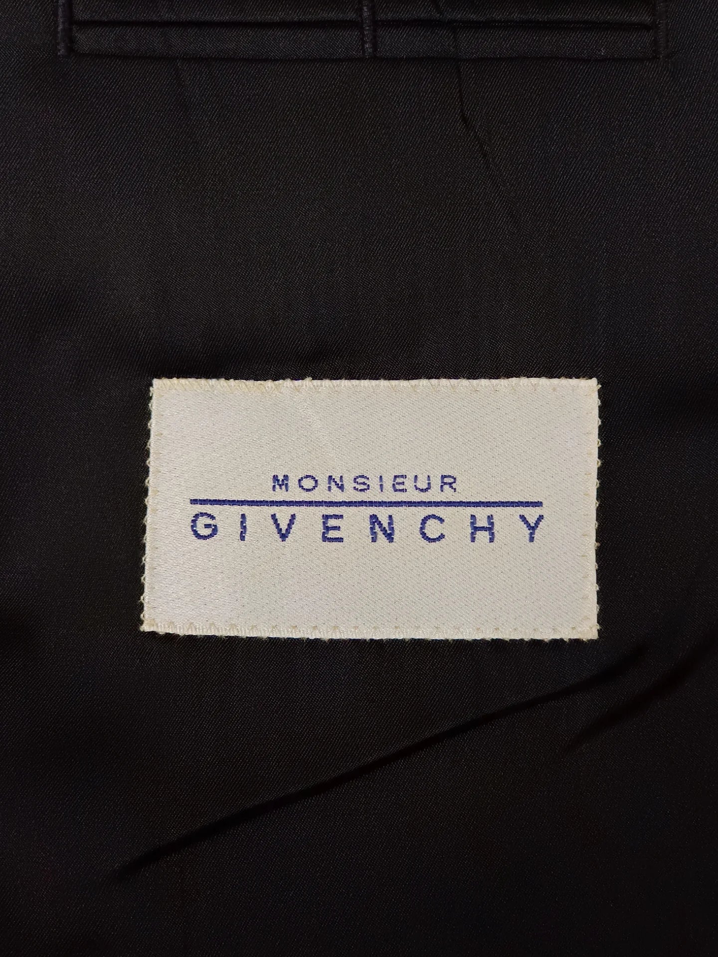 Givenchy - [L]